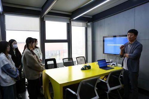 產(chǎn)學(xué)聯(lián)動(dòng)，創(chuàng)新啟航 吉林動(dòng)畫學(xué)院設(shè)計(jì)與產(chǎn)品學(xué)院師生赴擺渡創(chuàng)新工場(chǎng)參觀學(xué)習(xí)